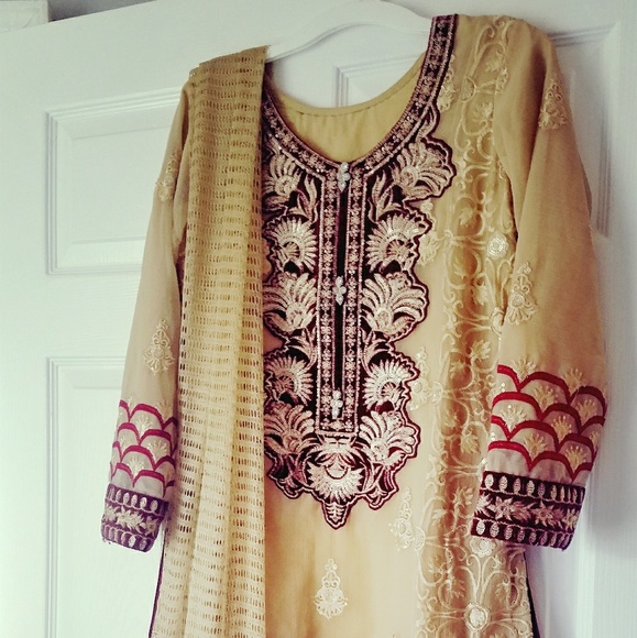 Pakistani designer Mina Hasan Shalwar suit - Picture 6 of 8